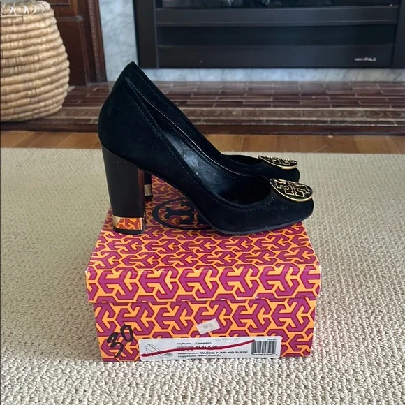 Black Maddie Pump - Kid Suede - Picture 4 of 4